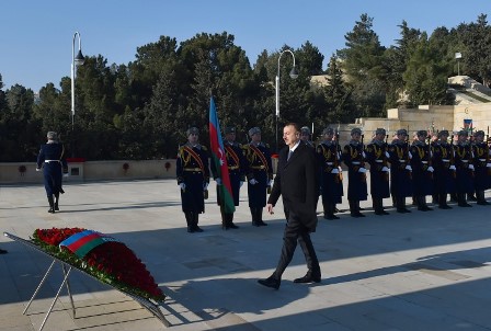 Prezident Şəhidlər Xiyabanında - FOTOLAR